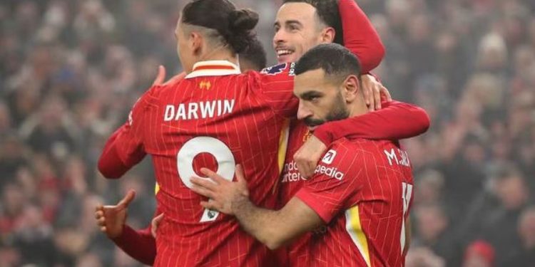 Fitore me përmbysje, Liverpool arratiset në krye të Premier League