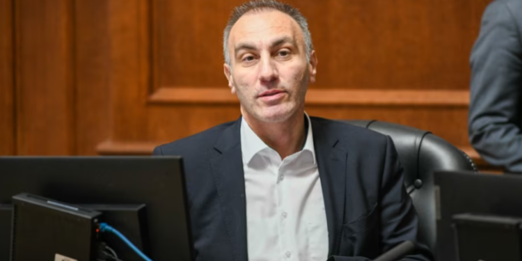 Pasi u shpall ‘non grata’ ish-zv/kryeministri i Maqedonisë vihet nën hetim