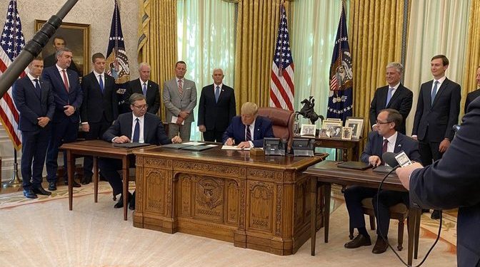 “Trump të jetë serioz”, Bolton: Tony Blair më nxiti të mbështesja ndryshimet e kufijve