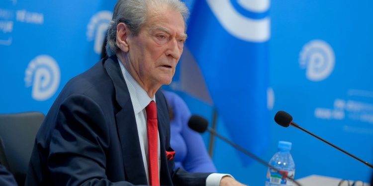 “Vetëm 1 demokrat kishte regjistruar 500 persona”/ Berisha thirrje emigrantëve: Ndiqni shembullin e tij