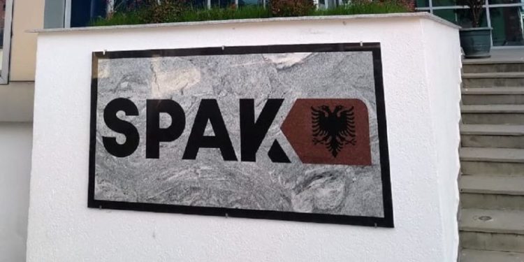 Fituesi i lotarisë në Angli nuk ka shkuar ende t’i tërheq 100 milionë eurot