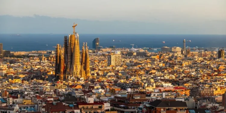 Spanja i “shpall luftë” të huajve: Taksë 100% për pronat e blera prej tyre