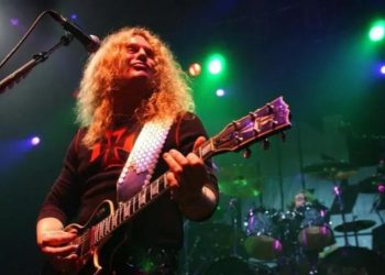 Ndërron jetë kitaristi legjendar i Whitesnake