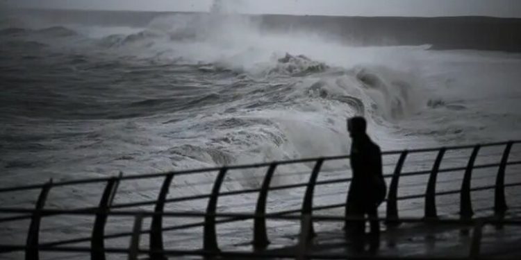 Shi të dendur dhe erëra të fuqishme – pamje të stuhisë Herminia që ka goditur disa pjesë të Evropës