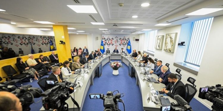 Qeveria e Kosovës miraton rritjen e pensioneve për kategoritë e luftës, kush përfiton