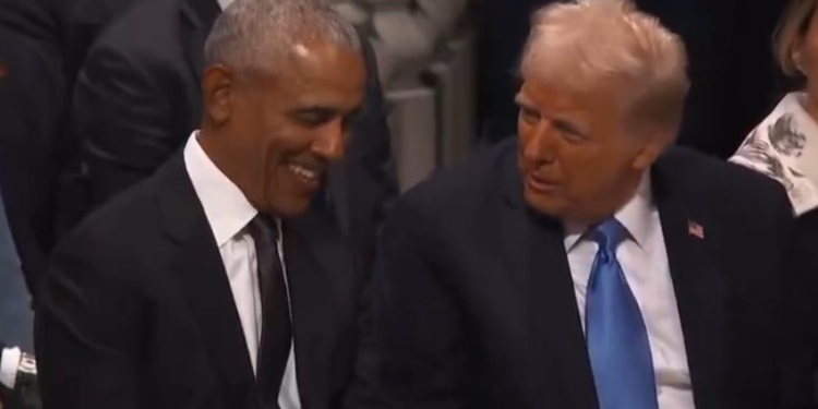 Donald Trump dhe Barack Obama, bisedë miqësore në funeralin e Jimmy Carter