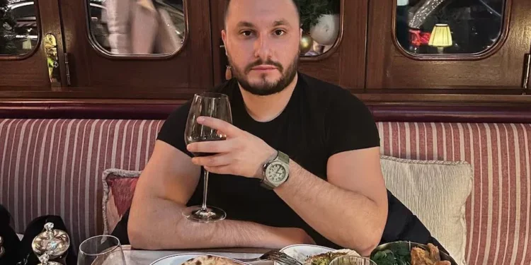 VIDEO/ ‘Nuk mund të deportohet’, hajduti shqiptar në Britani sfidoi prap autoritetet duke festuar në klub nate