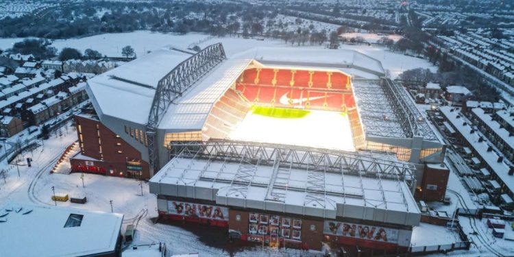 “Anfield” pushtohet nga dëbora, derbi Liverpul-Junajtid mund të shtyhet