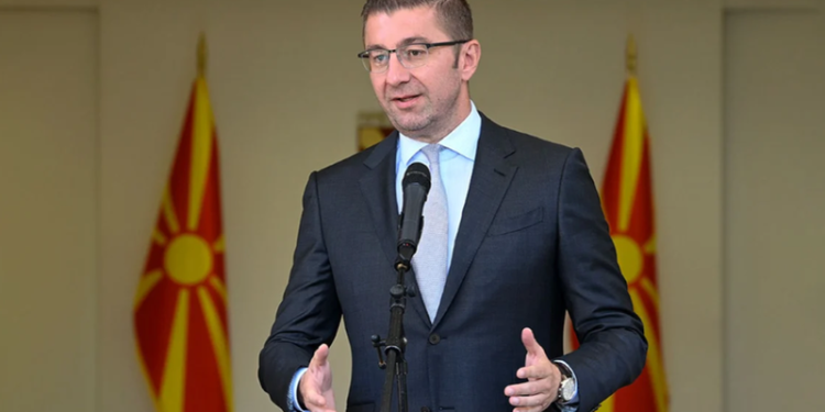 “350 euro janë mjaftueshëm për jetesë”- ‘Plasin’ akuzat në RMV ndaj kryeministrit Mickoski: Ke orë me vlerë 52 mijë euro