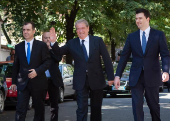 “I thashë sigurohu të kesh njerëz”, Berisha zbulon prapaskenat në garën e Selamit dhe Bashës për PD-në