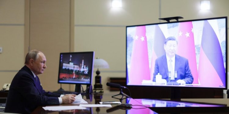 Kina vëzhgon me kujdes strategjinë e Presidentit Trump për Ukrainën, forcon lidhjet me Rusinë