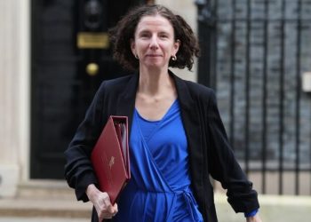 Pas SHBA-së edhe Britania shkurton ndihmat e huaja, preket edhe Ballkani, jep dorëheqje ministrja e Zhvillimit Ndërkombëtar