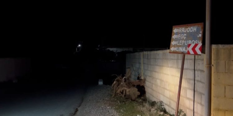 Dy të maskuar me motor qëlluan mbi kamerat e shtëpisë, 3 vëllezërit i zunë në pritë – zbardhet ngjarja e djeshme në Malësinë e Madhe