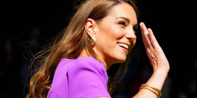 Cila është arsyeja? Pallati Mbretëror ndërpret ndarjen e detajeve mbi veshjet e princeshës Middleton