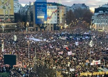 Kryeministri britanik Starmer mbërrin në Shtëpinë e Bardhë, pritet nga Donald Trump