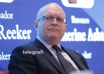 Kryeministri britanik Starmer mbërrin në Shtëpinë e Bardhë, pritet nga Donald Trump