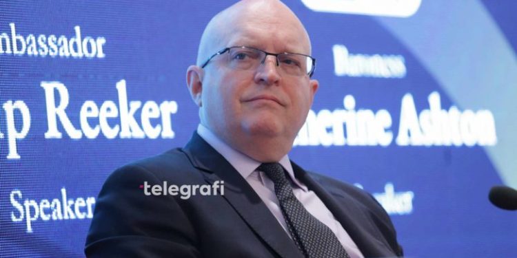 Kryeministri britanik Starmer mbërrin në Shtëpinë e Bardhë, pritet nga Donald Trump