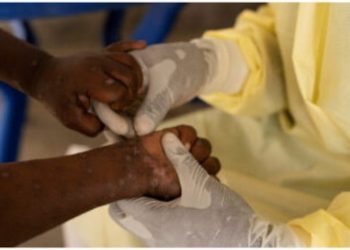 Kryeministri britanik Starmer mbërrin në Shtëpinë e Bardhë, pritet nga Donald Trump