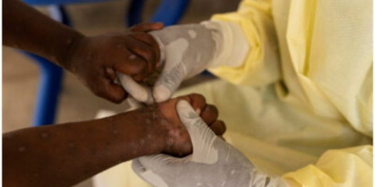 Kryeministri britanik Starmer mbërrin në Shtëpinë e Bardhë, pritet nga Donald Trump