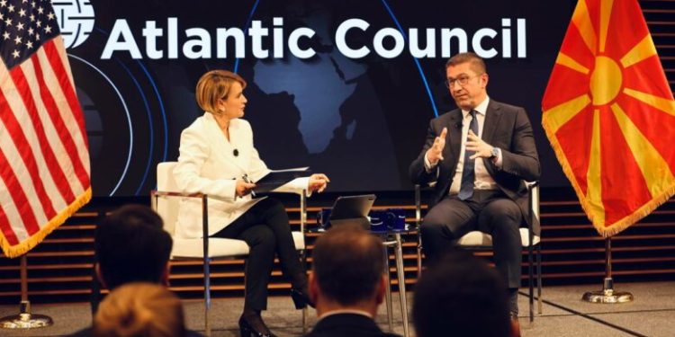 Mickoski në Washington: Nuk duam që negociatat me BE-në të kthehen në një histori pa fund, njëherë përfundim të negociatave pastaj ndryshimet kushtetuese