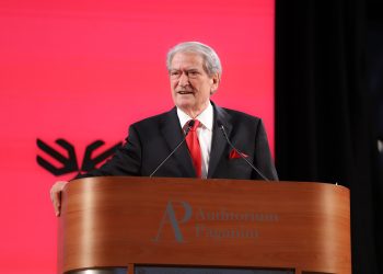 Takim me diasporën në Parma, Berisha: Ra Tirana, ikën dhe Edi Rama si Gadafi e Asadi