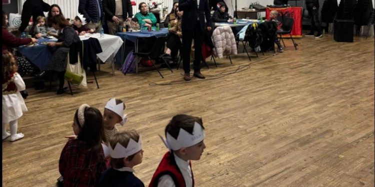 Shkolla shqipe në Bristol të Britanisë feston 17-vjetorin e pavarësisë së Kosovës