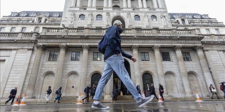 Sondazh: Vetëm rreth 11 për qind e britanikëve të rinjë do të luftonin për vendin e tyre