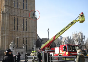 Alarmohen autoritetet britanike, një burrë ngjitet në kullën e “Big Ben”