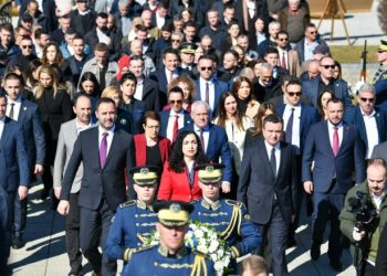 Krerët e shtetit homazhe në Prekaz: Sakrifica e familjes Jashari, simbol i lirisë dhe Pavarësisë së Kosovës