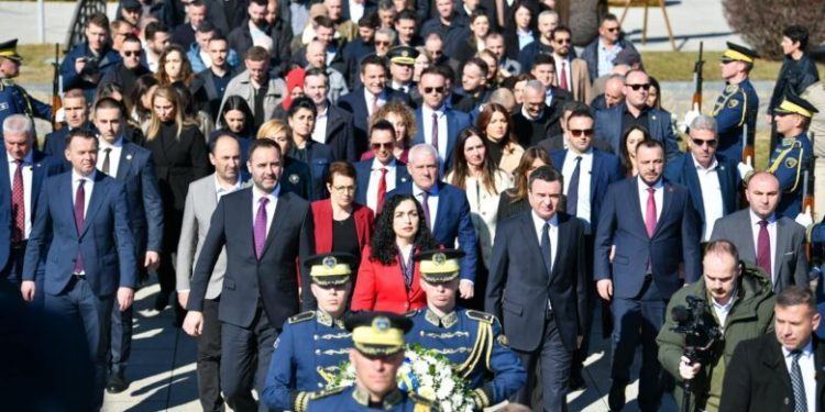 Krerët e shtetit homazhe në Prekaz: Sakrifica e familjes Jashari, simbol i lirisë dhe Pavarësisë së Kosovës