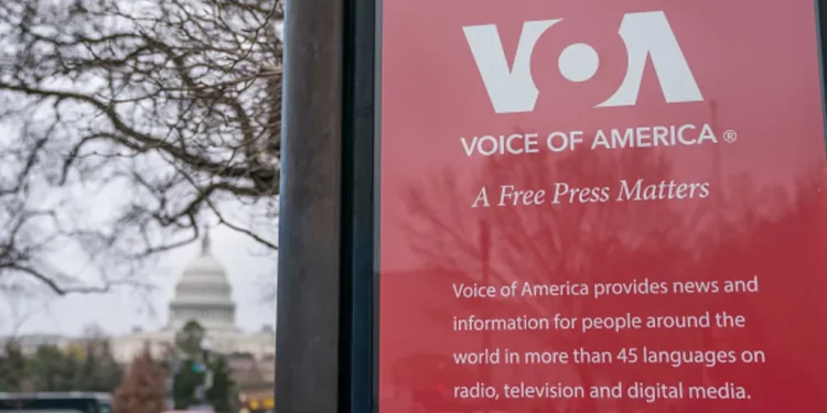 Trump lëviz për të mbyllur Zërin e Amerikës