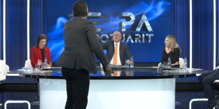 VIDEO/ Andi Bushati braktis i revoltuar studion, pas përplasjes me Klodiana Lalën: Më ler të flas, ose ta dh*es! Ik o p*rdhu tani!