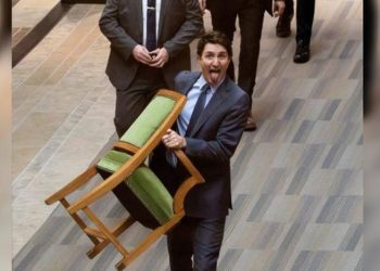 Me karrigen me vete dhe gjuhĂ«n jashtĂ« – Ja si largohet kryeministri i KanadasĂ«