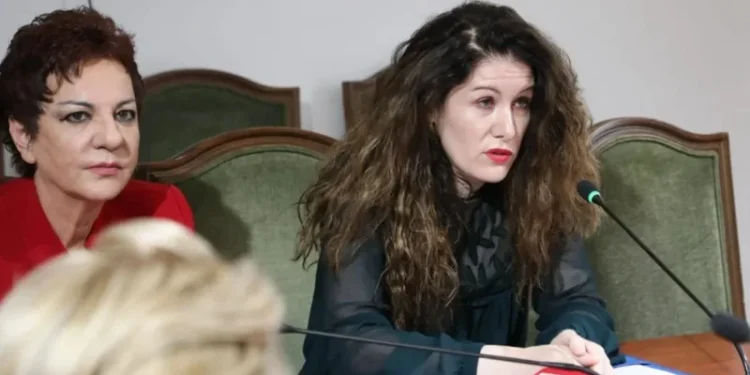 Vlora Hyseni “shkrin” kupolën e SHISH në një qytet të rëndësishëm: Dyshime se zyrtarët bashkëpunuan me krimin e organizuar dhe shitën e informacioneve