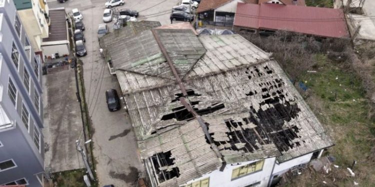 Tragjedia me 59 viktima në Koçan, jep dorëheqjen kryetari i Komunës