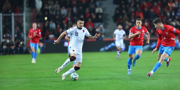 Paraqitjet e legjionarëve: Shkëlqejnë Mirlind Daku dhe Anis Mehmeti. Laçi jep asist