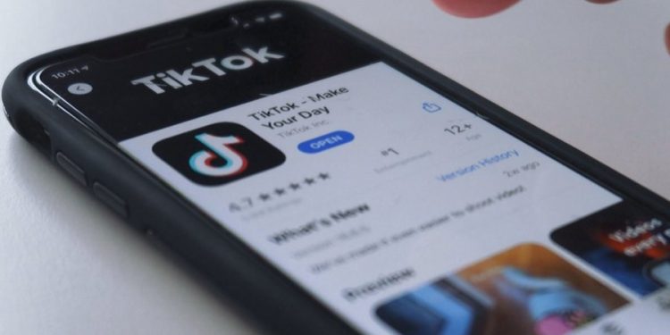 Qeveria mbyll TikTok, Berisha thërret protestë kombëtare në 15 mars