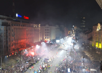 Studentët mblidhen në Beograd, ‘tronditet’ Vuçiç: Protesta më e madhe në dekadat e fundit