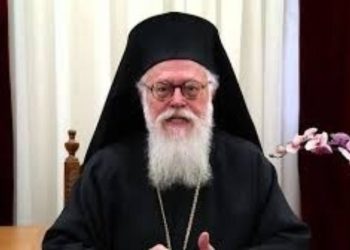 “I fal të gjithë që…”- Hapet testamenti i kryepeshkopit Janullatos, zbulohet kujt ja lë pasurinë