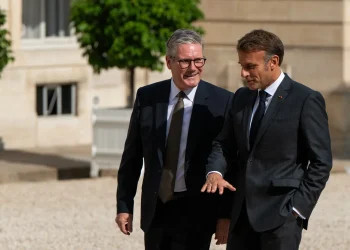 Prime Minister Keir Starmer dhe French President Emmanuel Macron i thane Zelenskyy  të shkojë mbrasht tek President Trump që të bëje Deal