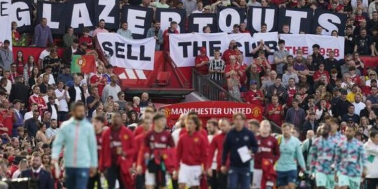 ‘Vdekje e ngadaltë’, tifozët e Man.United përgatitin një protestë të re kundër familjes Glazer