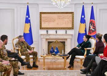Osmani diskuton me komandantin e KFOR-it për sigurinë në Kosovë