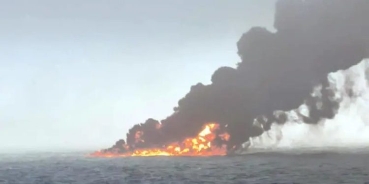 Incident i rëndë pranë brigjeve britanike, përplaset anija me Cianid, me anijen që transportonte karburant avionësh