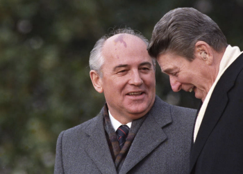 Mars 1985: Një PERESTROJKË si revolucion dhe puçi, që për pak ndaloi gjithçka