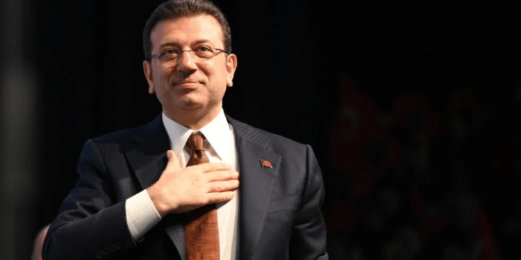 Kryetari i burgosur i Stambollit, Ekrem Imamoglu, shpallet kandidat presidencial i opozitës