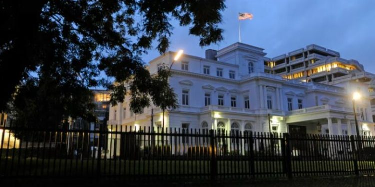 Shkurtime të paprecedente diplomatike – Trump mbyll shumë konsullata në Evropë