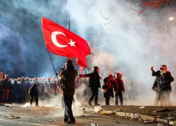 Ne, në Turqi, po i tregojmë botës se si sfidohet një udhëheqës i pandjeshëm dhe autoritar