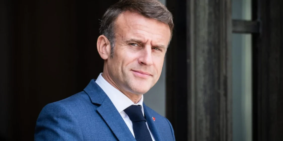 Tensionet Angli-Francë/ Britania kërkon që me asetet ruse të blihen armë amerikane, refuzon Macron