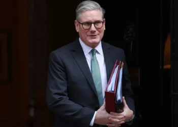 Stamer mbyll shërbimin shëndetësor! Kryeministri i Anglisë bën shkurtime të ngjashme si Elon Musk në SHBA