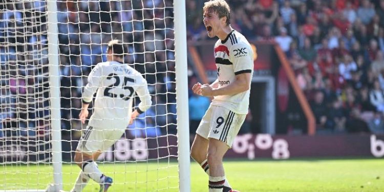 Manchester United barazon në limite, Liverpool një pikë larg nga titulli kampion në Premier League